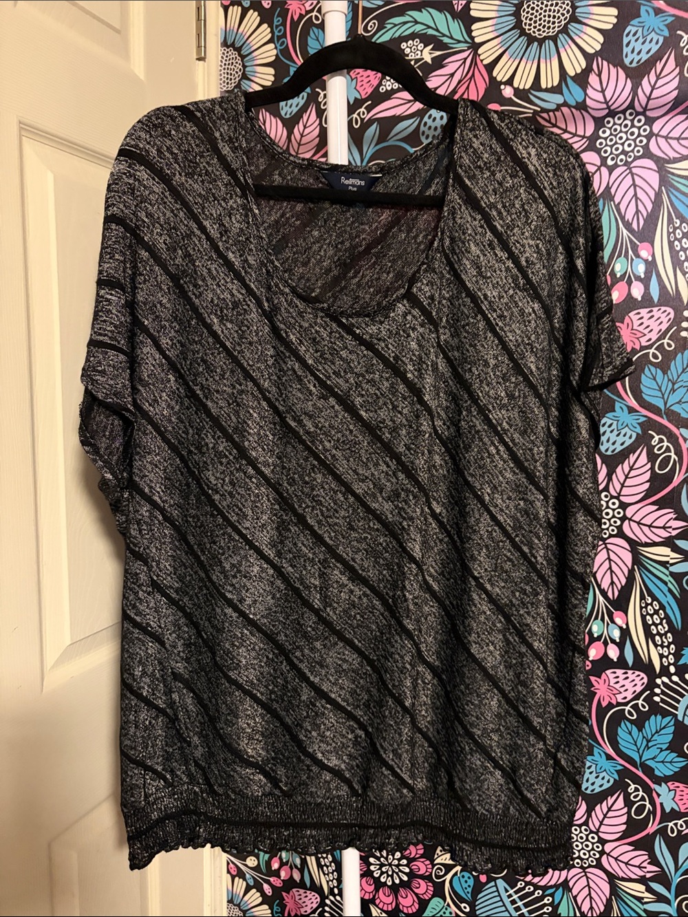 Reitmans Black and Gray Diagonal Stripe Short Sleeve Tee — Scoop Neck